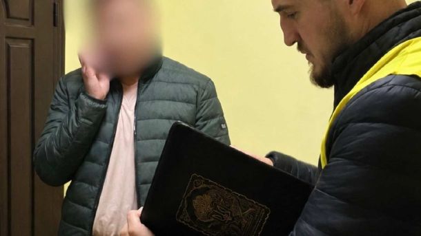 ДБР передало до суду справу митника: збитки понад 800 тис. грн Закупівлі в центрі фтизіатрії: переплата понад 4,1 млн грн, четверо підозрюваних