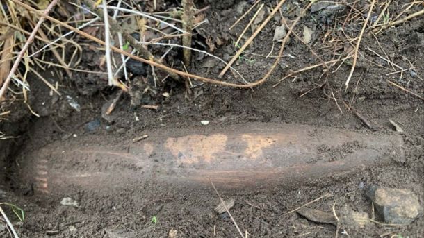 Обмеження руху на Кирилівській у Києві з 28 серпня до 17 жовтня через ремонт Артилерійський снаряд у землі