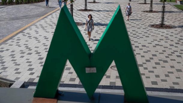 Як Софія Київська захищає свої пам’ятки в умовах війни Велика літера М, на фоні йдуть люди