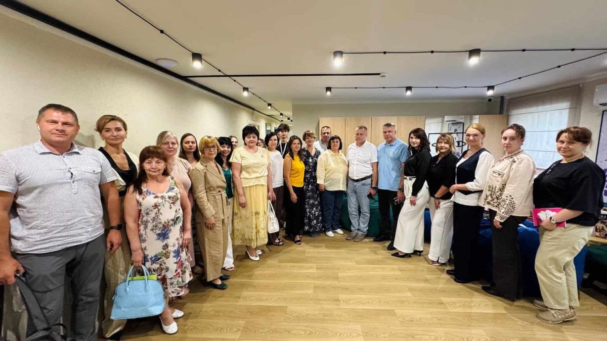На Київщині розробляють єдиний маршрут підтримки молоді в кризових станах Координаційна зустріч у Київській ОВА щодо маршруту підтримки молоді 12–21 року в кризових станах