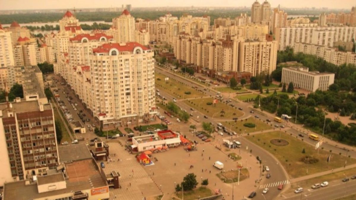 Програма «Капремонти» в Оболоні: 96 будинків замінять ліфти у 2026 році Ліфт в житловому будинку Оболонського району Києва, замінений за програмою Капремонти 2025–2026