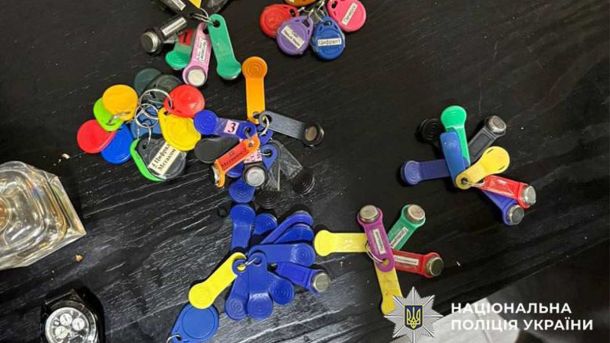 У Києві затримали двох паліїв: за гроші спалили 4 автівки у Шевченківському районі У Києві затримали двох паліїв: за гроші спалили 4 автівки у Шевченківському районі
