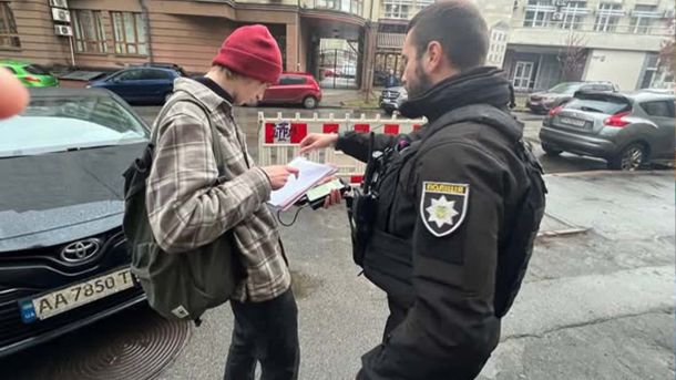 Прокуратура відкрила справу за руйнування історичних будівель на Подолі: під слідством компанія підозрюваного у корупції Чоловік із поліцейським