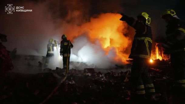 «Київпастранс» 26–27 вересня змінить 6 маршрутів через ярмарки Рятувальники ДСНС гасять пожежу на деревообробному підприємстві в Бориспільському районі після нічної атаки на Київщину
