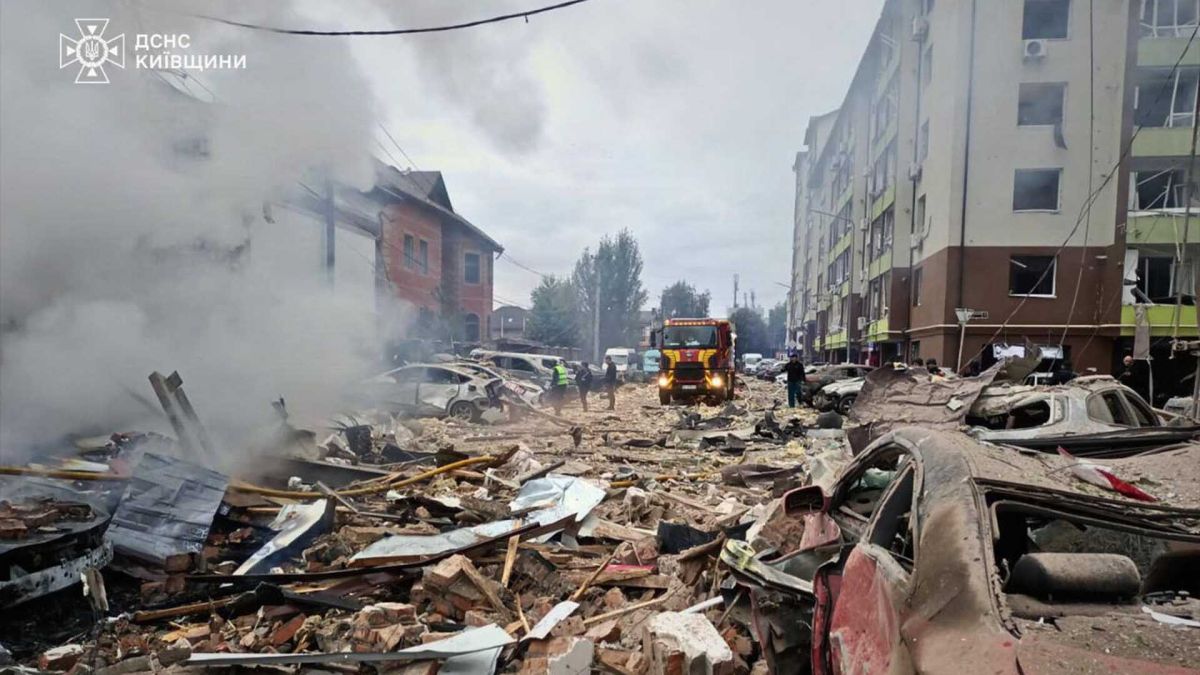 Петропавлівська Борщагівка під ударом: зруйновано житловий комплекс, десятки постраждалих Наслідки російського повітряного удару