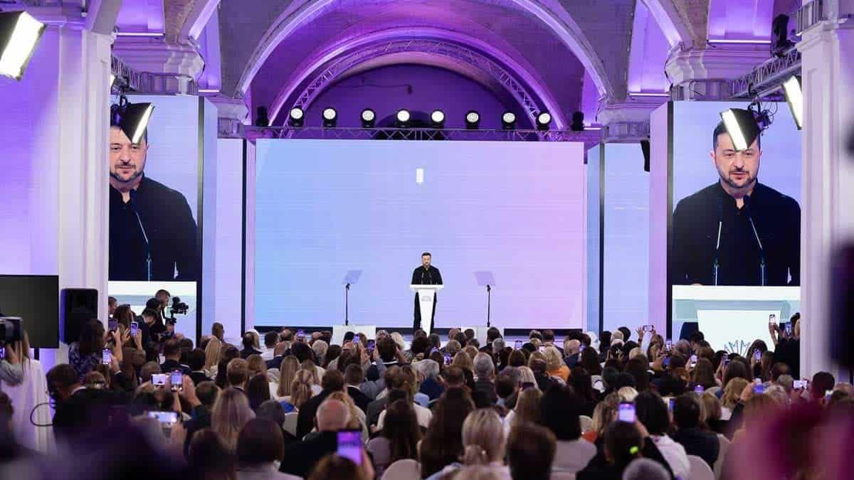 Саміт перших леді у Києві: освіта як фундамент майбутнього України концертна зала заповнена людьми
