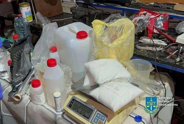 У Києві ліквідували мережу амфетамінових нарколабораторій У Києві ліквідували мережу амфетамінових нарколабораторій