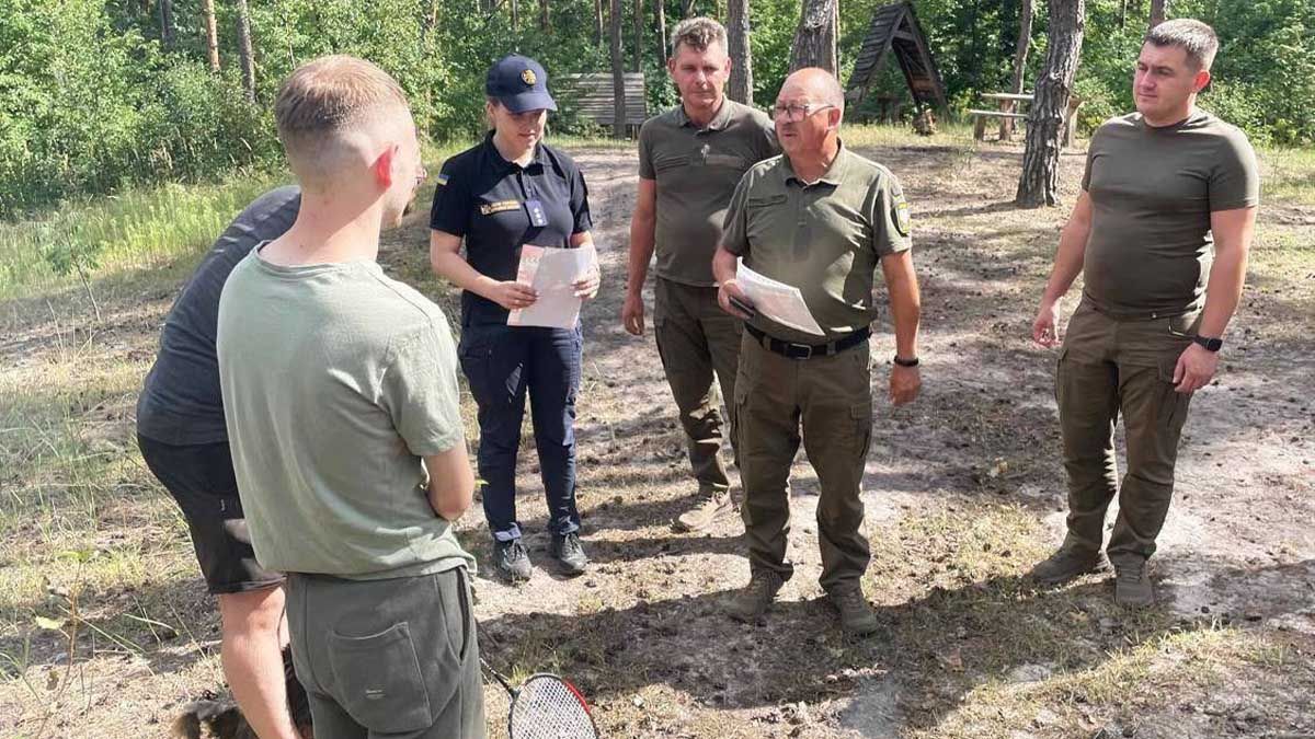 Рятувальники Голосіївського району проводять моніторинг лісів для запобігання пожежам Рятувальники Голосіївського району проводять моніторинг лісів для запобігання пожежам