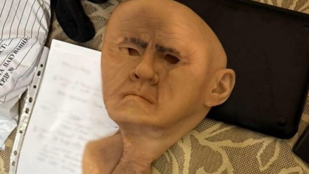У Києві затримали черкащанина за схему переправлення до Білорусі за $10 000 Маска зловмисника