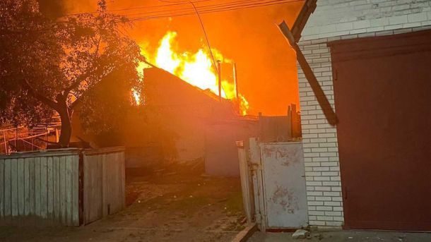 Київщина: вибухи та стовп диму після ранкової атаки дронів у районі Василькова Наслідки російського повітряного удару
