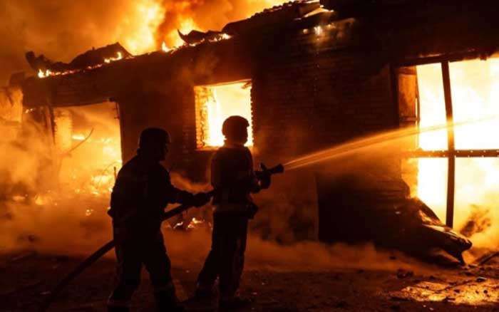 Велика пожежа на СТО в Києві: вогонь захопив декілька будівель Кількість постраждалих унаслідок дронової атаки на Київ 10 квітня зросла до чотирьох