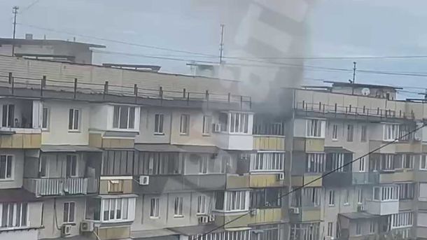 Вистава про аб'юзивні стосунки за творами лауреата Нобелівки Будинок, в якому на останньому поверсі виникла вже друга за рік пожежа