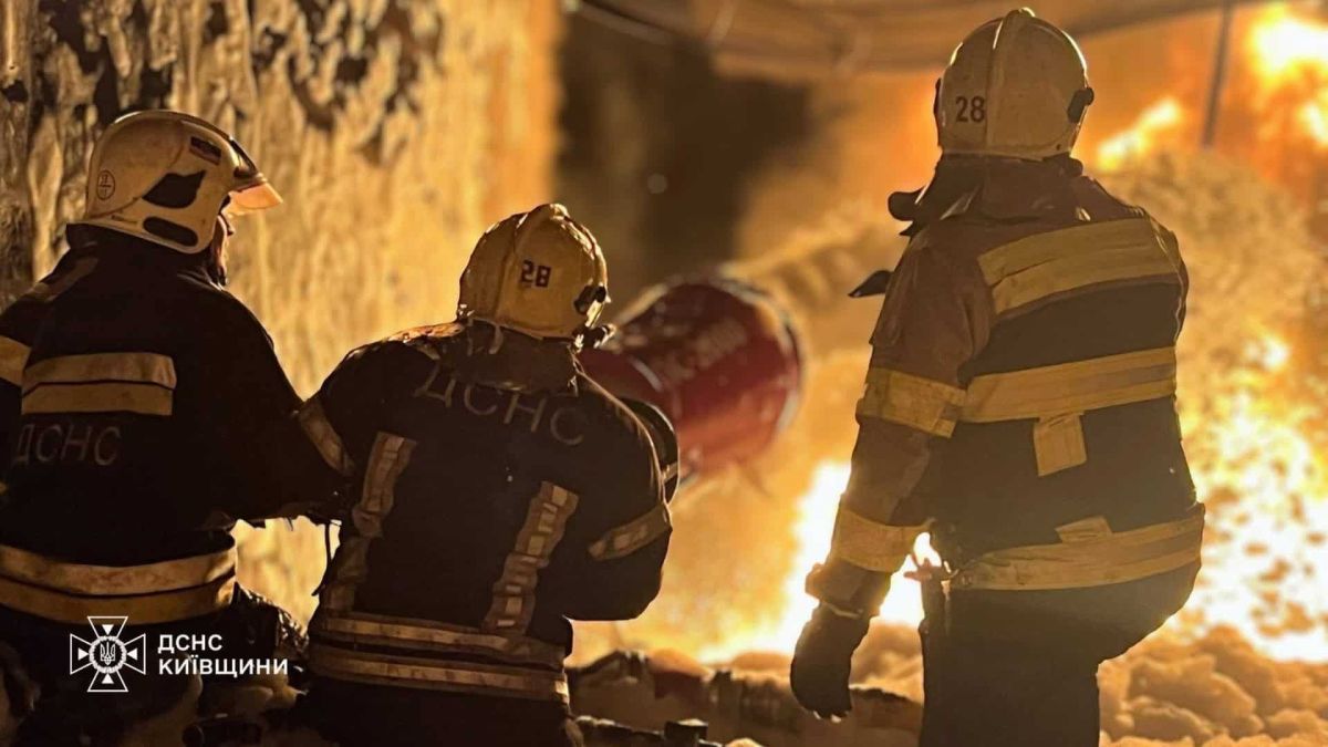 Шевченківський район: 5 влучань по цивільній інфраструктурі за 30 хвилин Рятувальники ДСНС Київщини гасять пожежу після ворожої атаки у Бориспільському районі 4 червня