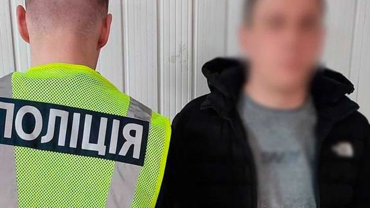 Псевдоремонтник ошукав 83-річну киянку на 230 000 грн Поліцейські затримують псевдоремонтника, який ошукав 83-річну пенсіонерку на 230 тис. грн із програми єВідновлення