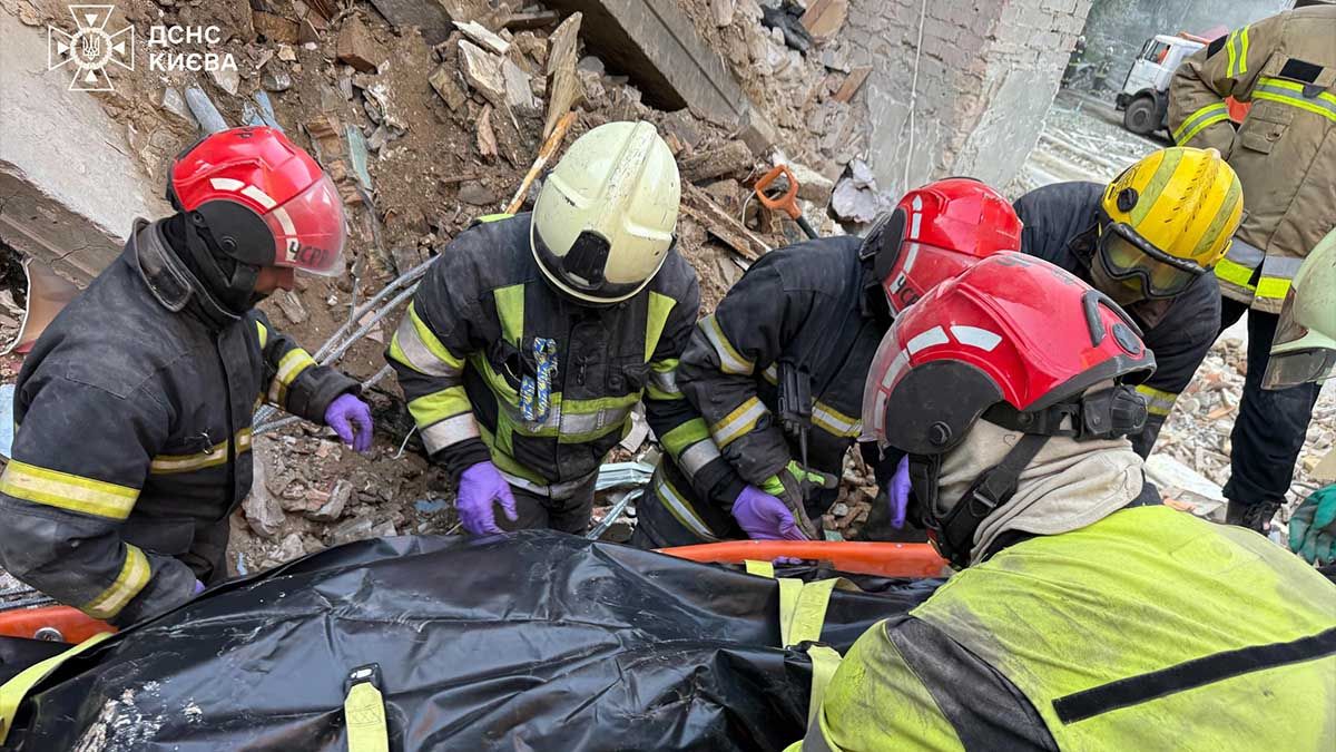 Удар по Києву 17 червня — 28 загиблих, знищене видавництво, понад 130 поранених Удар по Києву 17 червня — 28 загиблих, знищене видавництво, понад 130 поранених