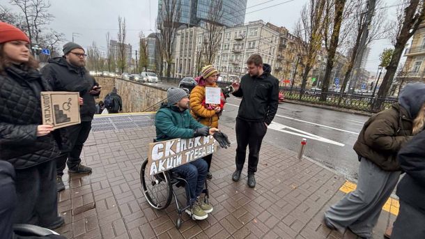 Хода Звіздарів у Києві і Бучі: громада зібреться 25 грудня Активісти на акції протесту біля підземного переходу