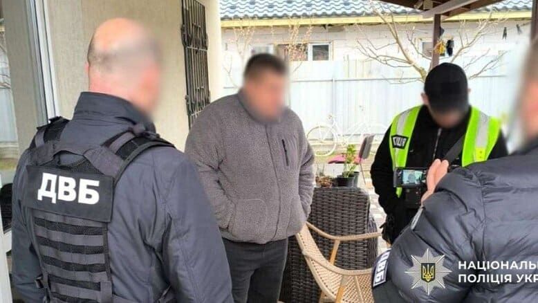 У Києві викрили схему зловживання впливом у МВС: троє затриманих У Києві викрили схему зловживання впливом у МВС: троє затриманих