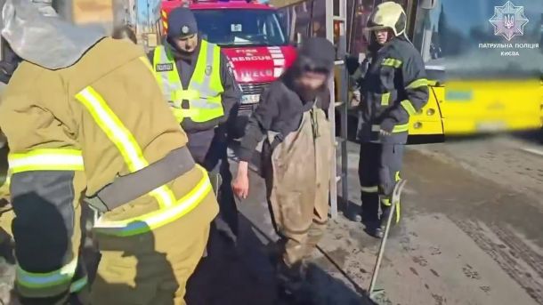 Дія тестує голосові команди: ШІ формуватиме документи за запитом користувача Рятувальники ДСНС та патрульна поліція допомагають дістати дітей із каналізації під Хрещатиком у Києві