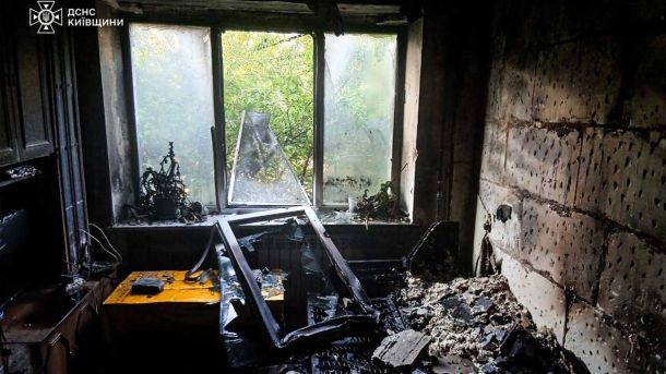 Пожежа в багатоповерхівці на Лісовому проспекті: врятовано сімох людей, серед них троє дітей (фото) Пожежа в багатоповерхівці на Лісовому проспекті: врятовано сімох людей, серед них троє дітей (фото)