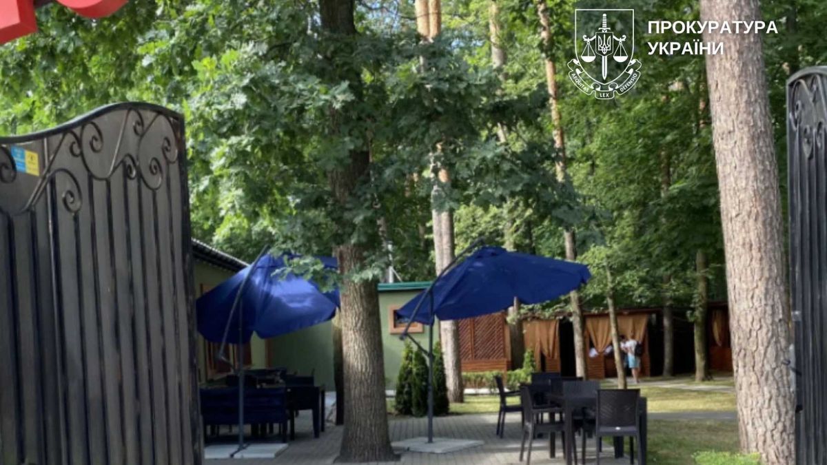 У Києві сім'я ексміліціонера затягує знесення ресторану в Національному парку У Києві сім'я ексміліціонера затягує знесення ресторану в Національному парку