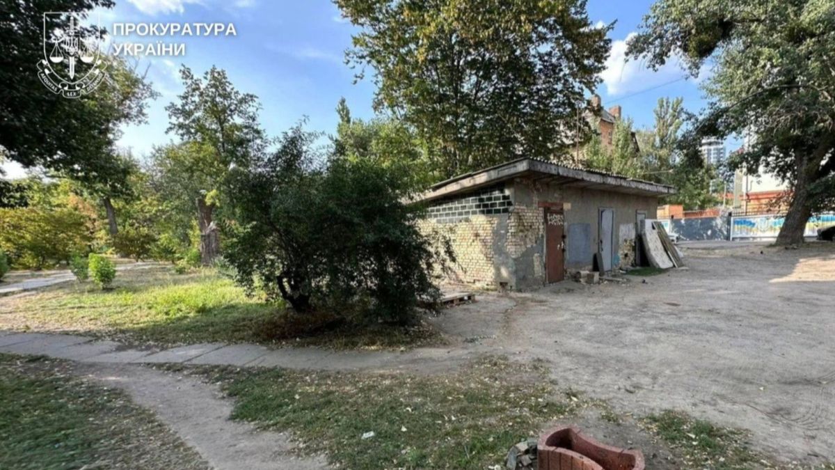 На Печерську знесуть незаконну будівлю: землю повернуть громаді Самочинно збудований пункт приймання вторсировини на вулиці Катерини Білокур у Печерському районі Києва