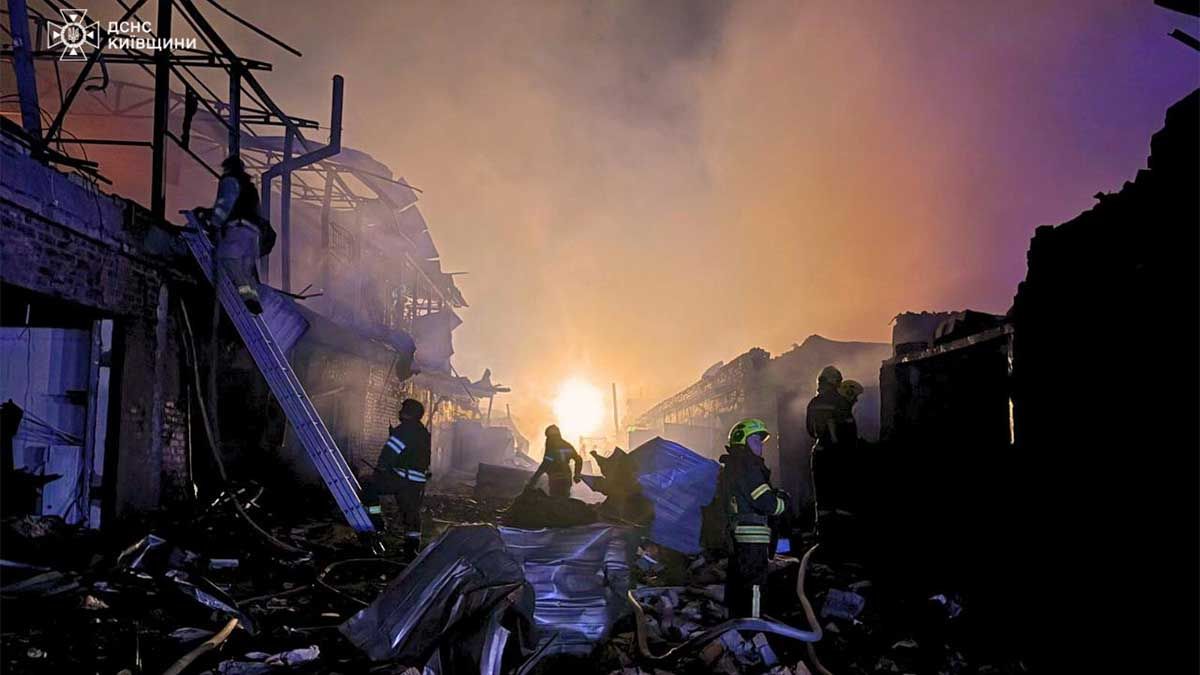 Біла Церква зазнала масованої атаки БпЛА: загинула людина, знищено підприємства і гаражі Біла Церква зазнала масованої атаки БпЛА: загинула людина, знищено підприємства і гаражі