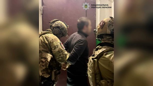 Метро Києва під час дронів: Кабмін вимагає не зупиняти всі лінії Поліцейські Святошинського району затримали зловмисника, який розстріляв 71-річного директора клініки репродуктології у Києві