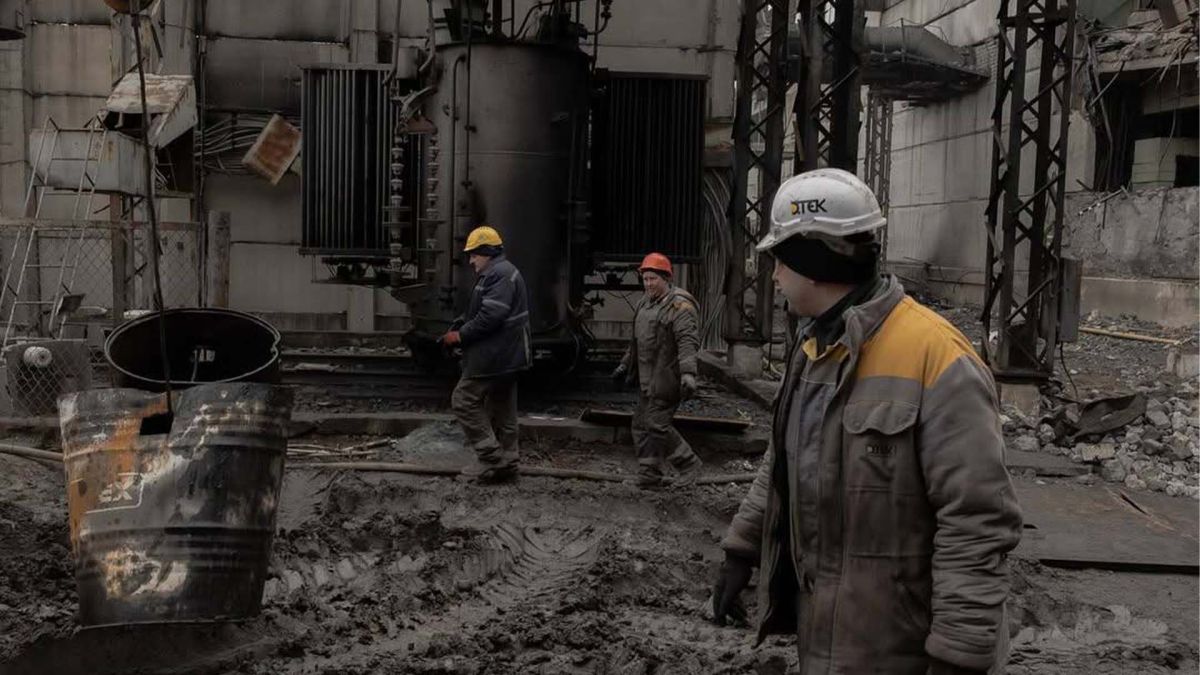 Київ без світла 2 січня: графіки від 4 до 8 годин 3 працівники в пошкодженій електростанції