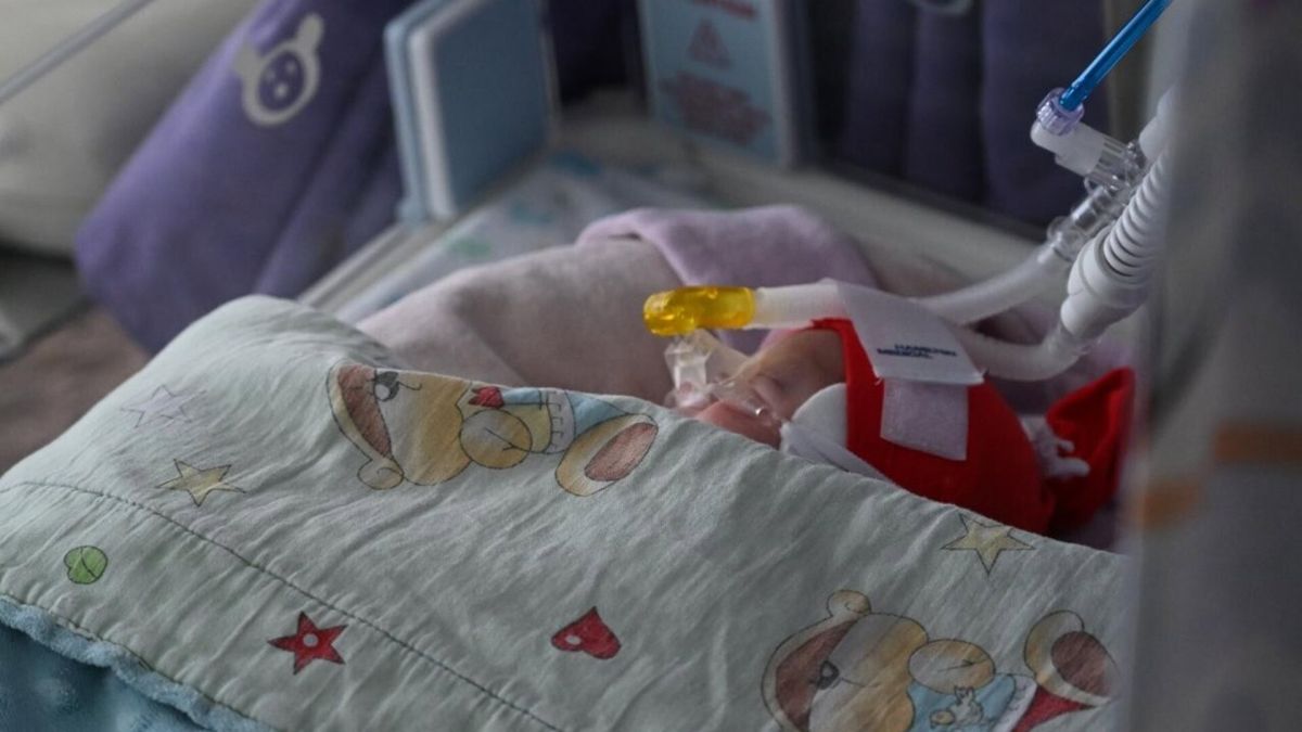 Німеччина допомогла відновити відділення інтенсивної терапії немовлят в Охматдиті Немовля в боксі