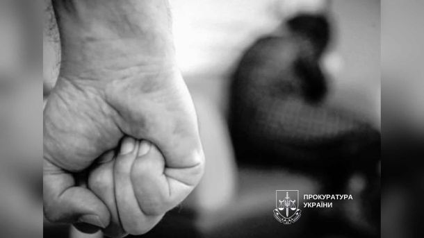 Мешканця хостелу на Шептицького вбили ударом ножа в серце Будинок на Оболоні в Києві, де 33-річний киянин систематично чинив насильство над матір'ю — суд призначив 2 роки позбавлення волі