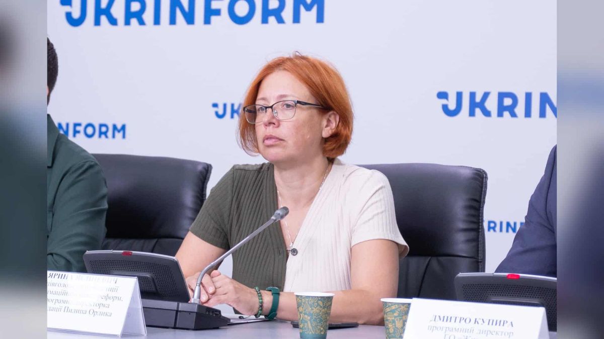 Ярина Ясиневич закликала Раду захистити дітей від нікотинових снюсів і стіків Ярина Ясиневич виступає на пресконференції про регулювання нікотинових виробів в Укрінформі 8 вересня