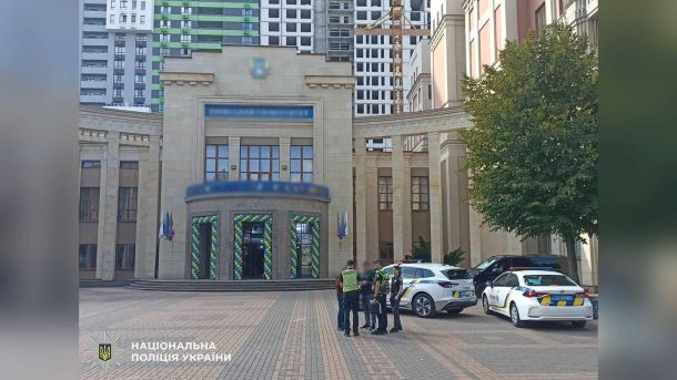 У Дарницькому р-ні відкрили справу за посвяту студентів під час тривоги Поліцейські на території університету у Дарницькому р-ні Києва, де під час повітряної тривоги проводили посвяту першокурсників