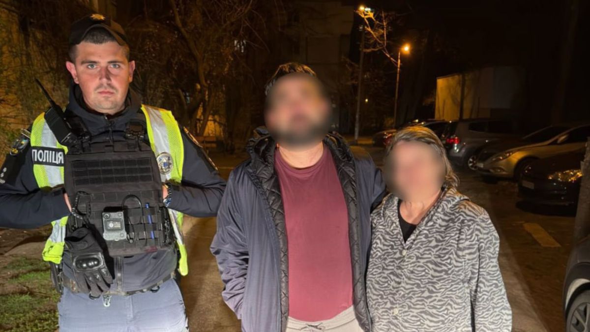 Поліція повернула додому 76-річну киянку: заблукала в транспорті Поліція повернула додому 76-річну киянку: заблукала в транспорті