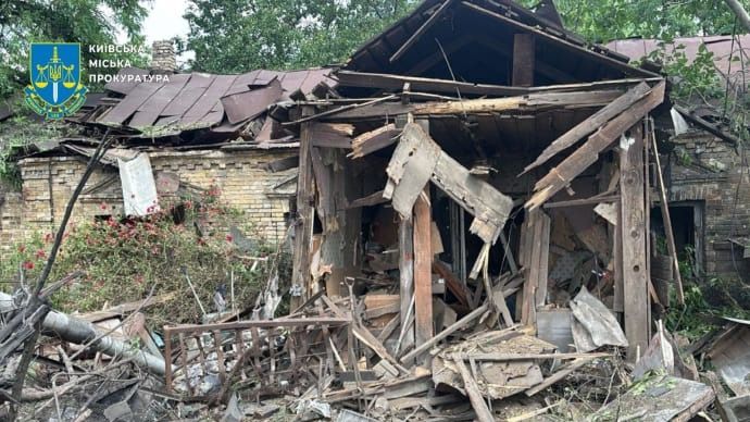 Російська атака на Київ: у приватному секторі Оболоні загинула 72-річна жінка Російська атака на Київ: у приватному секторі Оболоні загинула 72-річна жінка