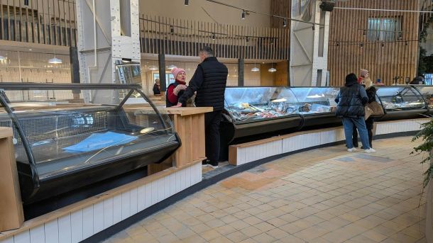 Харківське шосе за 1,3 млрд: чому «безбар'єрний» ремонт залишає людей з інвалідністю під землею Прилавки заповнюють товаром на Бессарбському ринку