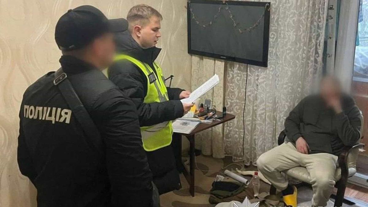 Житель Києва привласнив $30 000 волонтера під виглядом продажу дронів Mavic 3T Волонтер-підприємець у Києві передав шахраю 30 тисяч доларів за дрони Mavic 3T, які так і не отримав
