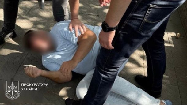 Поліція Києва затримала шахраїв під виглядом СБУ: вкрали 9 млн у киянок Київська міська прокуратура скерувала до суду справу про продаж посад в Офісі Генерального прокурора за €25 тис.