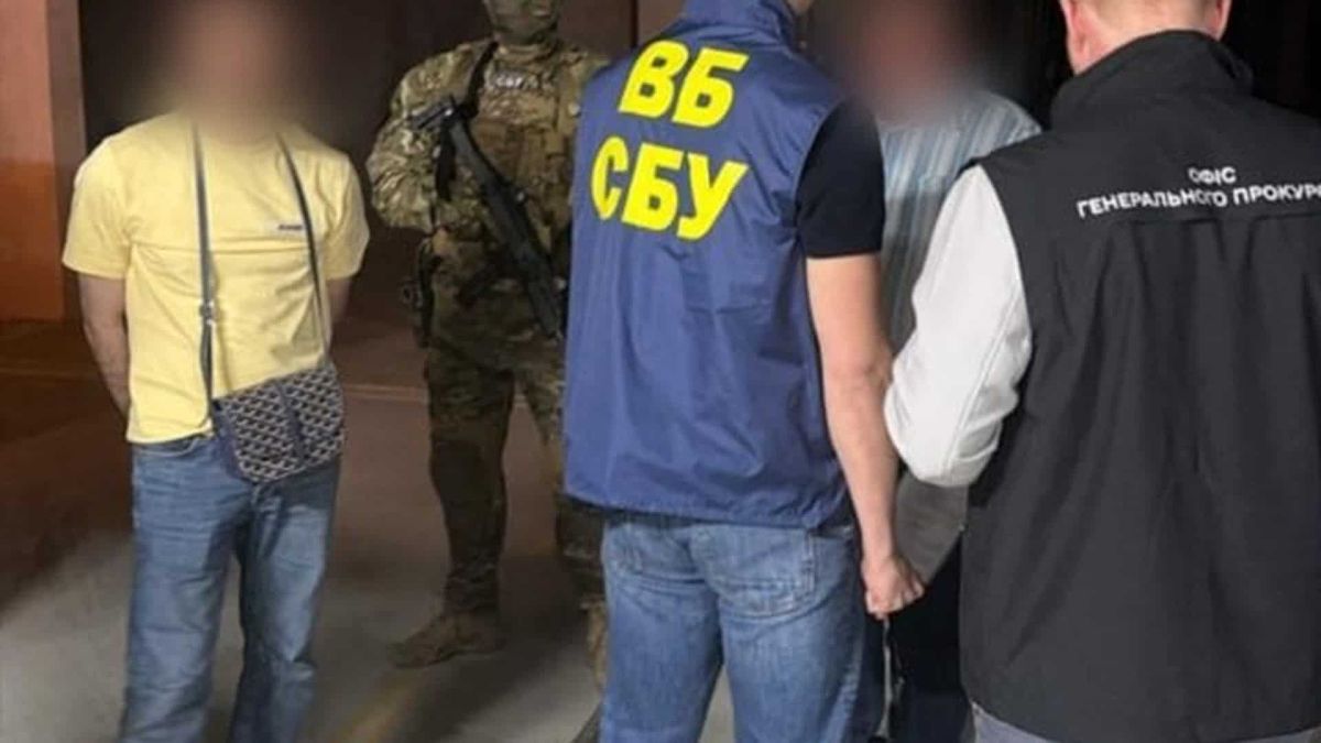 СБУ затримало співробітника на хабарі у $34 тисячі за бронювання СБУ затримало свого співробітника на хабарі у $34 тисячи за броню