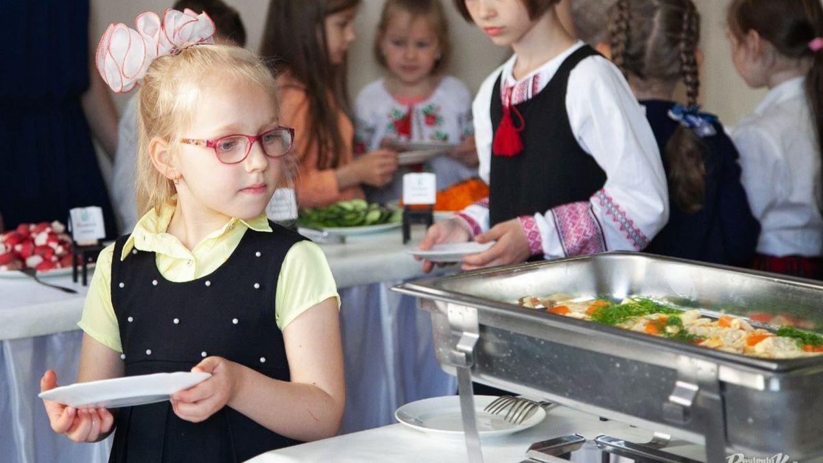 Уряд оновив правила фінансування шкільного харчування: Київ отримає 50 грн на учня Уряд оновив правила фінансування шкільного харчування: Київ отримає 50 грн на учня