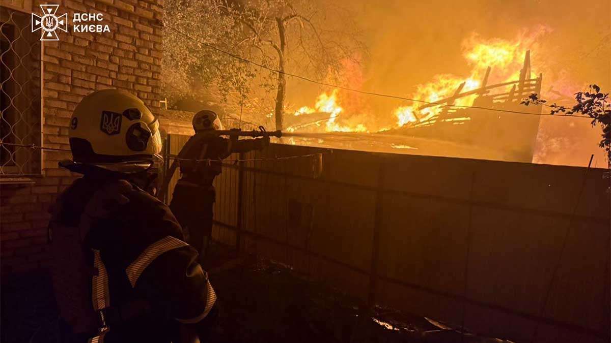 Атака дронів РФ на Київ: 11 постраждалих, пожежі в житлових районах Атака дронів РФ на Київ: 11 постраждалих, пожежі в житлових районах
