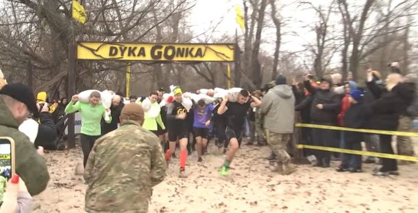 «Дика гонка»: у Києві відбувся спортивний фестиваль для військових і цивільних Під час змагань «Дика гонка»