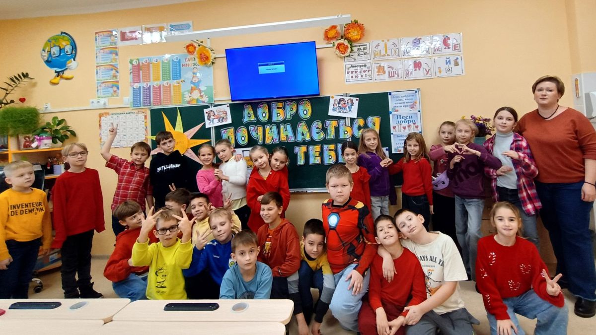 В Ірпіні учні зібрали гроші для медиків 95-ї бригади: провели ярмарок Діти в школі