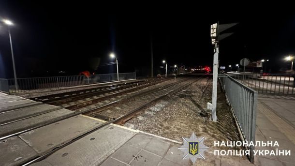 На Київщині 160 тисяч школярів отримують гаряче харчування Залізнична станція Ірпінь вночі — місце загибелі чоловіка під колесами потяга, березень 2026