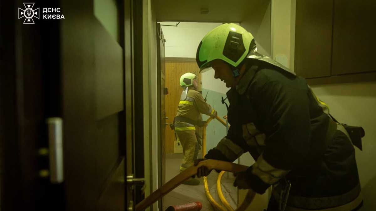 Пожежа в медзакладі на Антоновича: рятувальники ліквідували займання, обійшлося без постраждалих Пожежа в медзакладі на Антоновича: рятувальники ліквідували займання, обійшлося без постраждалих