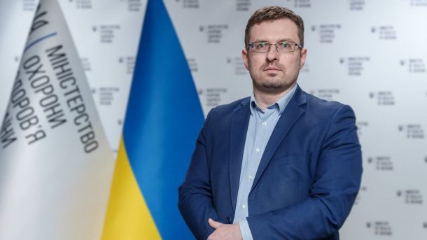 У Києві судитимуть чоловіка за систематичне насильство над матір’ю Ігор Кузін на фоні прапора України