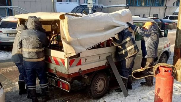 6000$ за інвалідність: у Києві затримали лікаря, який вимагав хабар у ветерана ЗСУ Працівники Львівводокалу готують обладнання для роботи