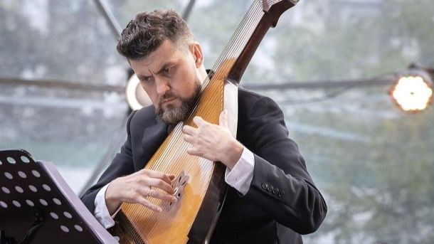 У Києві провели навчання з безпеки для родин військовополонених Музикант Володимир Войт