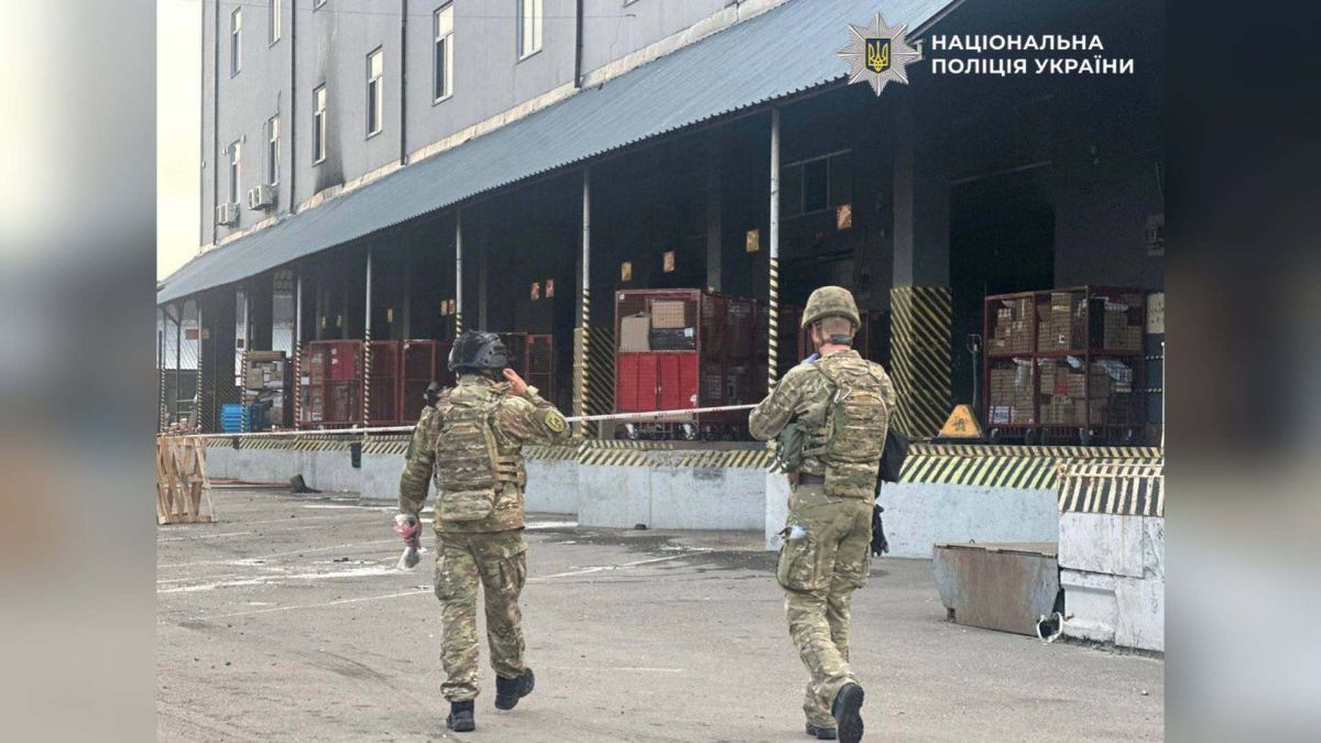 Справу про вибух на поштовому терміналі в Оболонському р-ні передано до суду Поштовий термінал в Оболонському р-ні Києва, де 5 червня стався вибух посилки з боєприпасами — загинув один працівник
