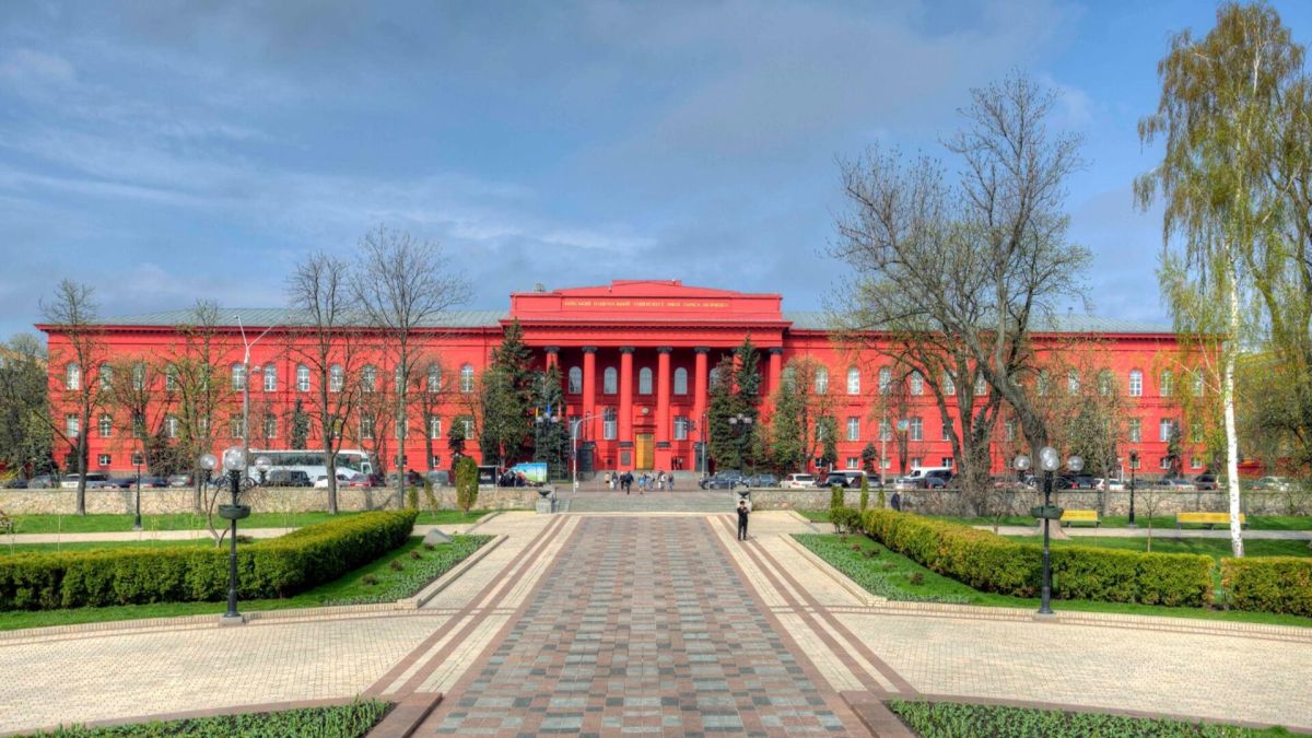 У Києві до Дня української писемності та мови проведуть 9 безплатних екскурсій Червоний корпус Київського національного університету імені Тараса Шевченка
