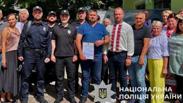У Лаврі триває виставка «Мамай Квілт» — гігантське полотно як символ незламності У Лаврі триває виставка «Мамай Квілт» — гігантське полотно як символ незламності